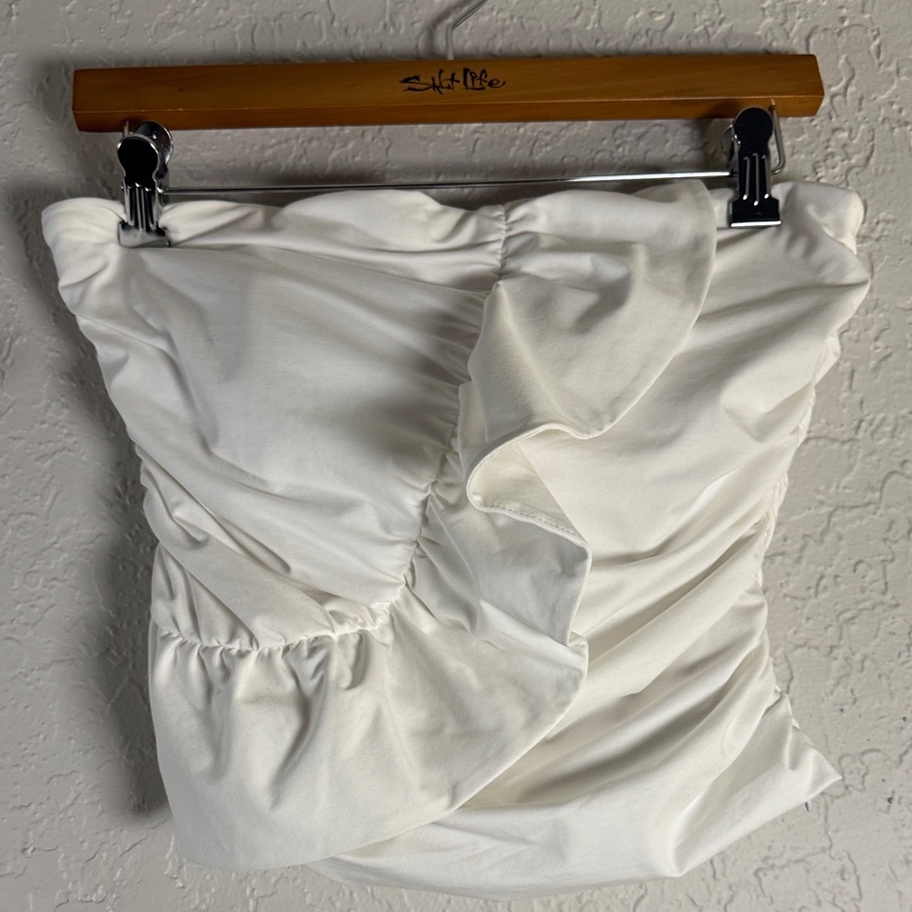 BWT Black House White Market Elegant White Ruffled Top Size 2